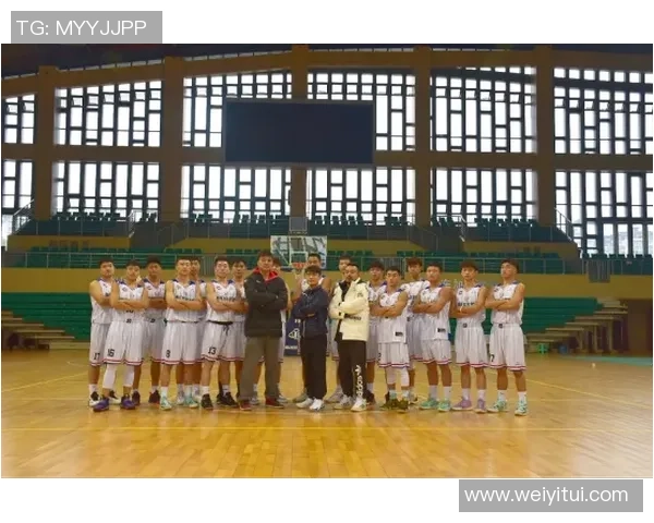 重庆篮球队技术提升之路：聚焦战术创新与球员发展